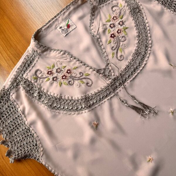 ایراندخت نبات (آستین کوتاه)