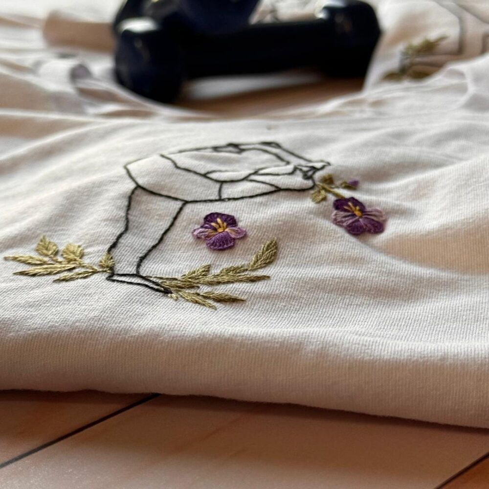 تی شرت های گلدوزی شده با طرح یوگا - تصویر 3